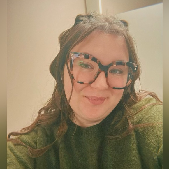 Meet your Posher, Natalie - Picture 1 of 8